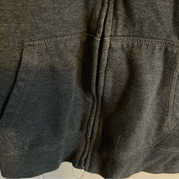 👚(bundle 4 items w/👚for $16) North Face sweatshirt - Picture 9 of 9